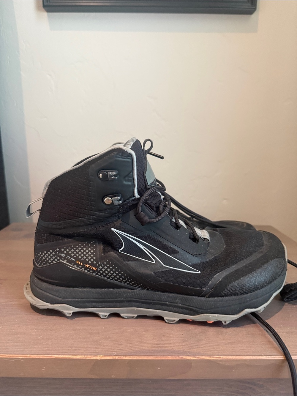 Altra Men’s Waterproof Hiking Boots size 8